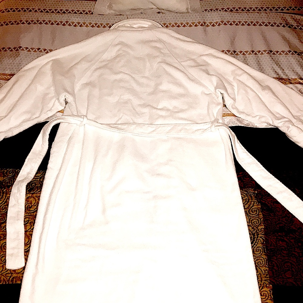 (EUC) Saks Fifth Avenue White Terry Cloth Robe - Picture 2 of 5